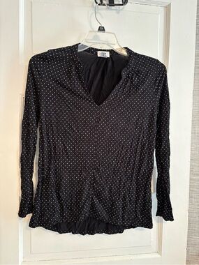 Old Navy Black Polka Dot V-Neck Long Sleeve Blouse